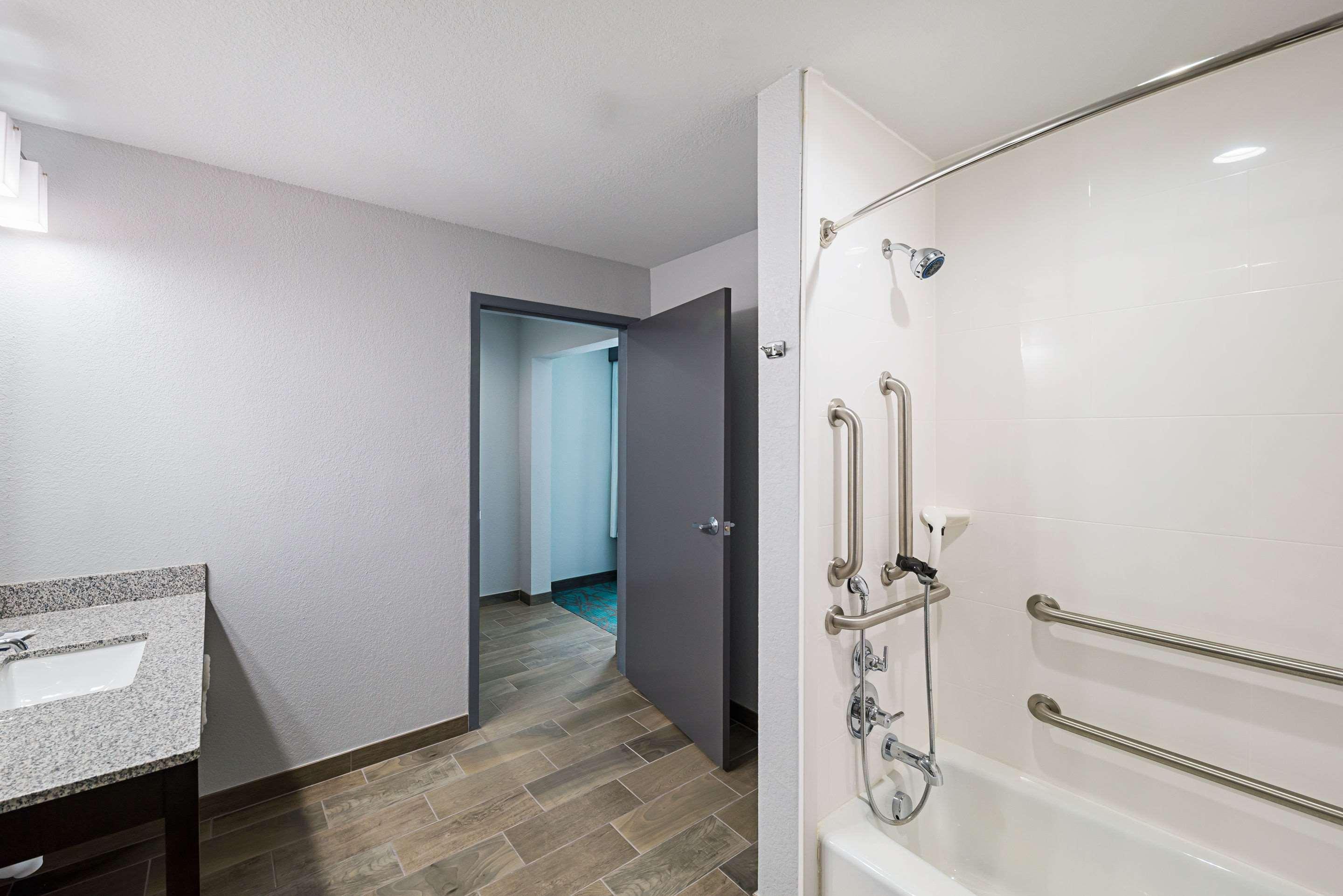 Comfort Inn & Suites Oklahoma City Near Bricktown Extérieur photo