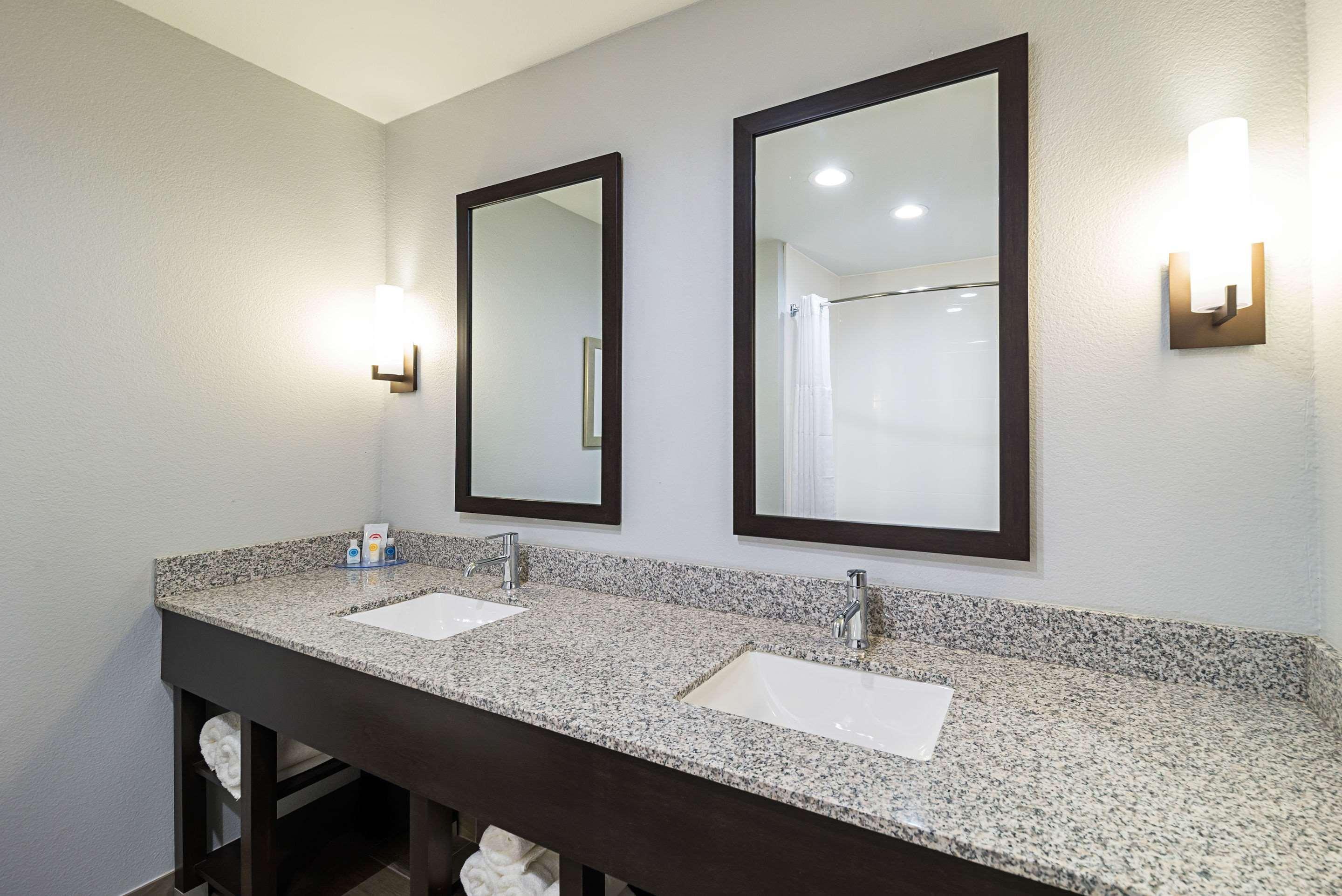 Comfort Inn & Suites Oklahoma City Near Bricktown Extérieur photo